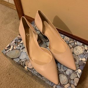 VINCE CAMUTO nude heels 👠